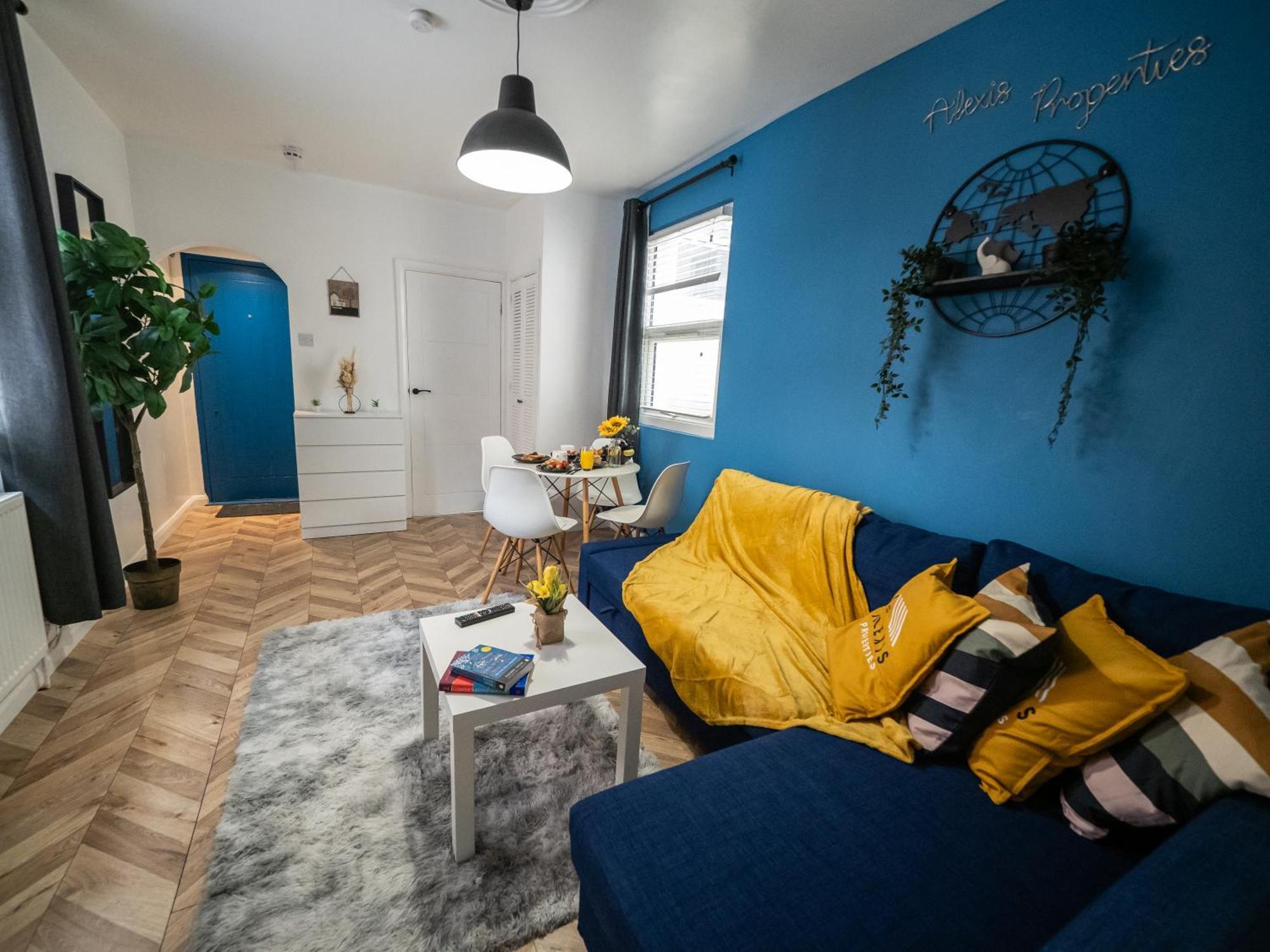 포츠머스 Seaside Retreat: Luxury 1-Bed, Free Parking 아파트 외부 사진